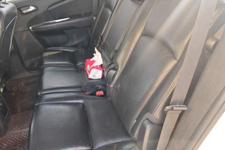 Used Dodge Journey 2013 2.4L Two-Wheel Drive Luxury Version