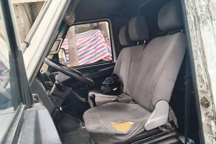 Used Iveco Daily 2017 2.8T V40 Cargo Van Mid-Roof 3/6 Seats 43S5