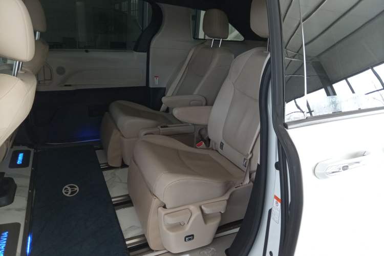 Used Toyota Granvia 2022 2.5L Hybrid Premium Edition