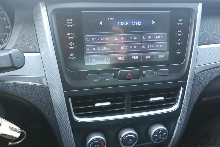 Used Bestune B30 2016 1.6L manual Comfort trim level Audio And AC Panel