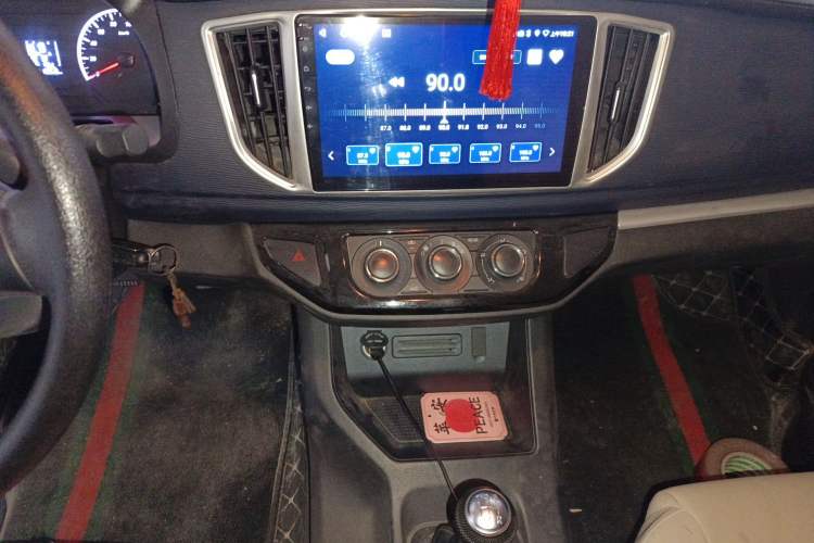 Used FORTHING Lingzhi 2022 M5 1.6L Practical Model 5 Seats Audio And AC Panel