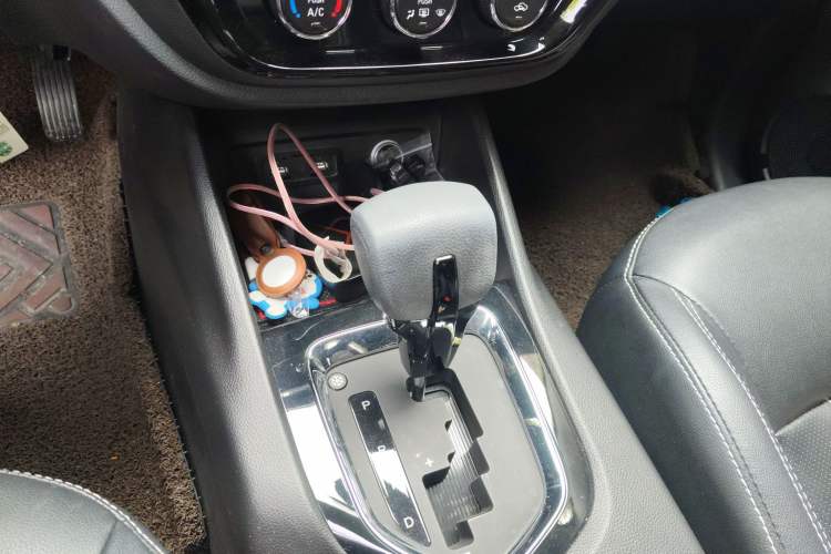 Used Soueast DX3 2018 1.5T CVT Luxury Model Gear Lever