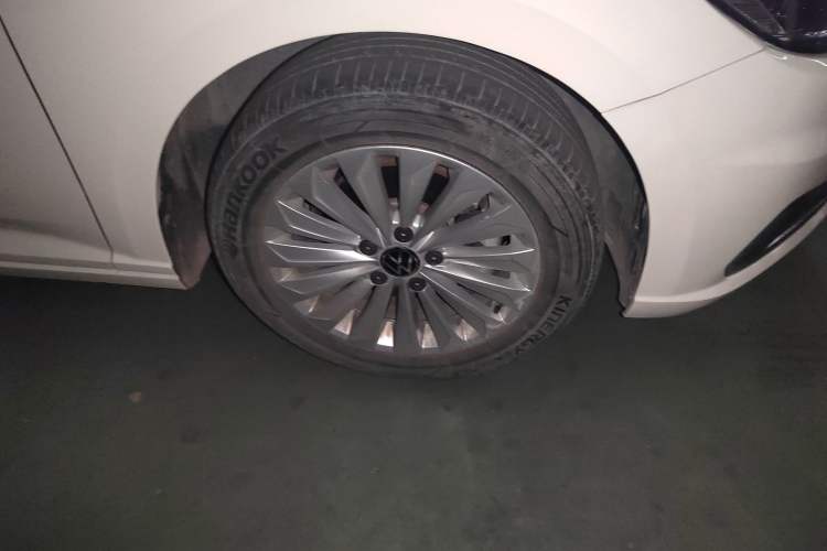 Used Volkswagen Lavida 2021 280TSI DSG Comfort Edition Right Front Wheel Hub