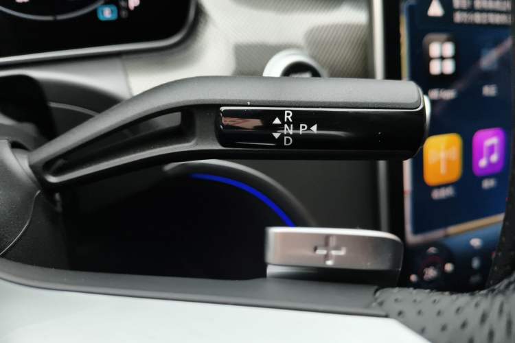 Used Mercedes-Benz C-Class 2025 Facelift C 260 L Sport Edition Gear Lever