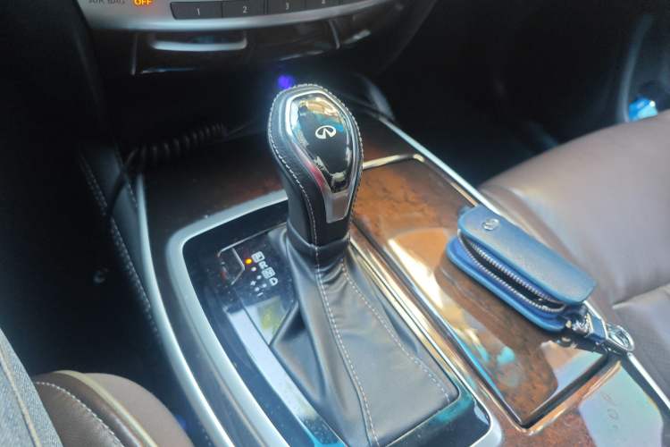 Used Infiniti QX60 2016 2.5 S/C Hybrid Two-Wheel-Drive Excellence Edition China V Standard