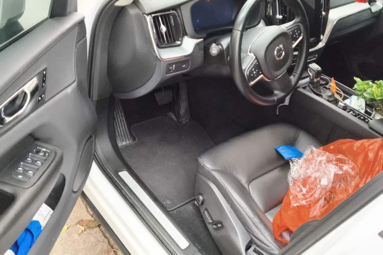 Used Volvo XC60 2019 T5 4x4 Zhiyuan Edition China VI Standard Driver Seat