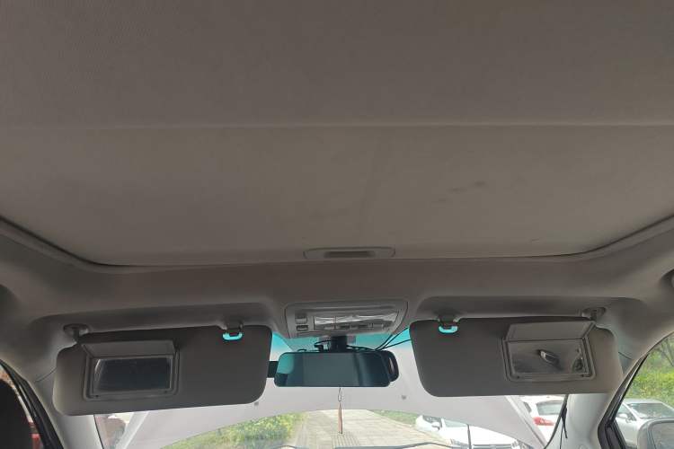 Used BYD S7 2015 2.0T Automatic Prestige Model Headliner