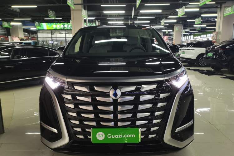 Used Denza D9 2022 DM-i 1040 Prestige Model