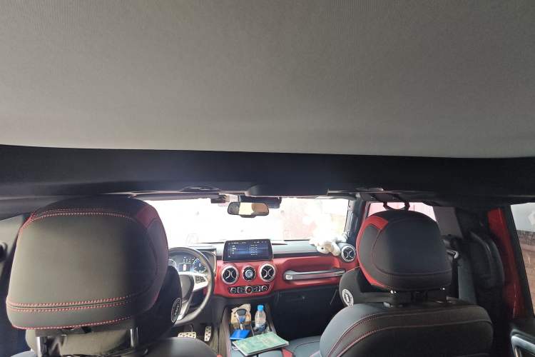 Used BAIC Off-Road BJ40 2019 2.3T Automatic Four-Wheel Drive Urban Hunter Edition Flagship Model China VI Emission Standard Headliner