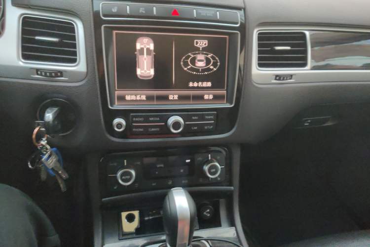 Used Volkswagen Touareg 2016 3.0 TSI High-End Version Audio And AC Panel