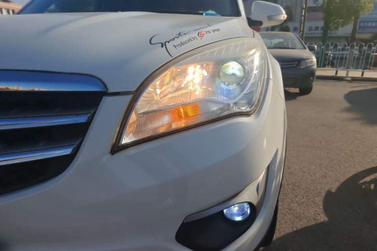 Used CHANGAN CS35 2012 1.6L Automatic Luxury Version China IV Standard
