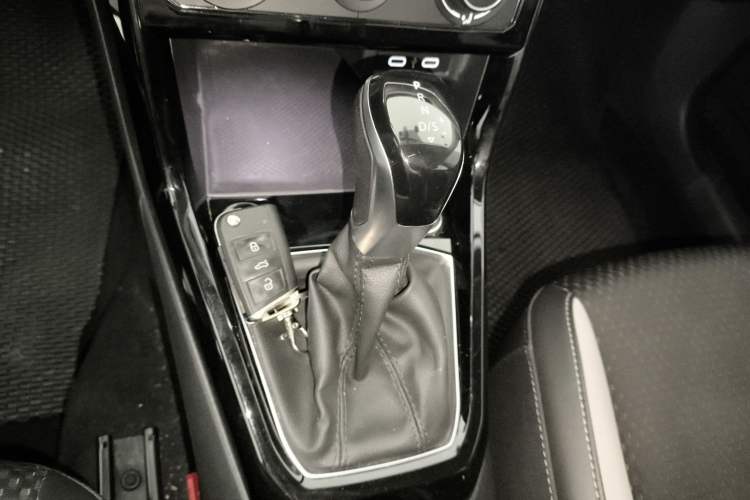 Used Volkswagen Tacqua 2021 200TSI DSG JoyConnect Edition Gear Lever