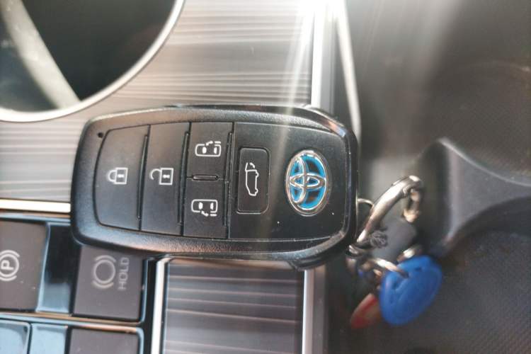 Used Toyota SIENNA 2021 2.5L Hybrid Platinum Edition Vehicle Key