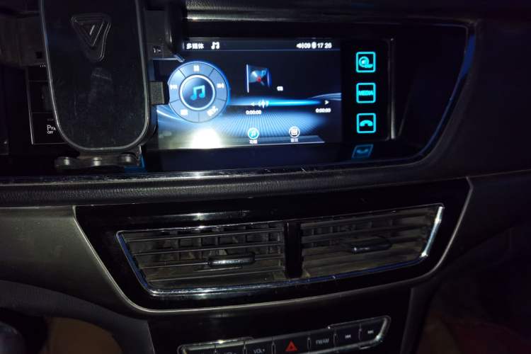 Used CHANGAN KAICHENG Oushang A600 2016 1.5L Manual Fashion 7-Seater Audio And AC Panel