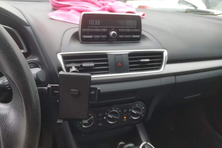 Used Mazda 3 Axela 2016 Sedan 1.5L Manual Comfort Model
