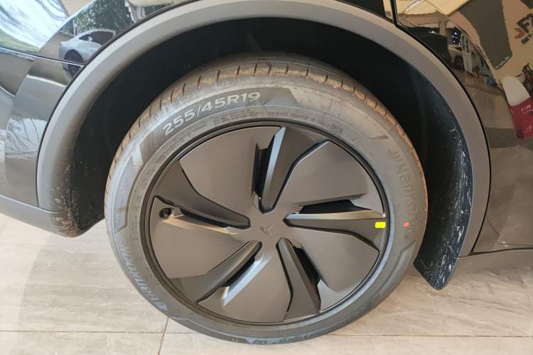 Used Tesla Model Y 2026 Long-Range All-Wheel-Drive Model
