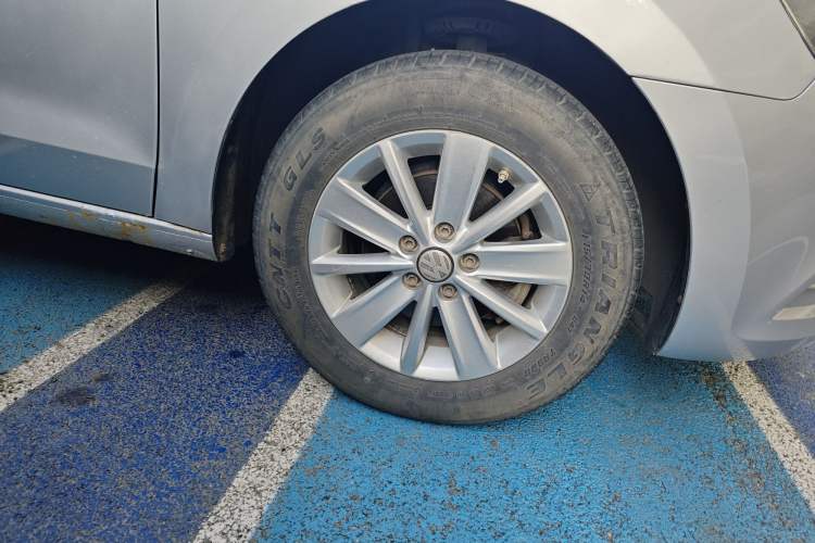 Used Volkswagen Jetta 2013 1.6L Manual Fashion Edition