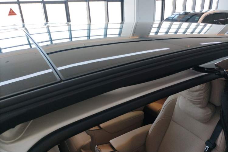 Used Li Auto MEGA 2025 Ultra Smart Refreshed Edition