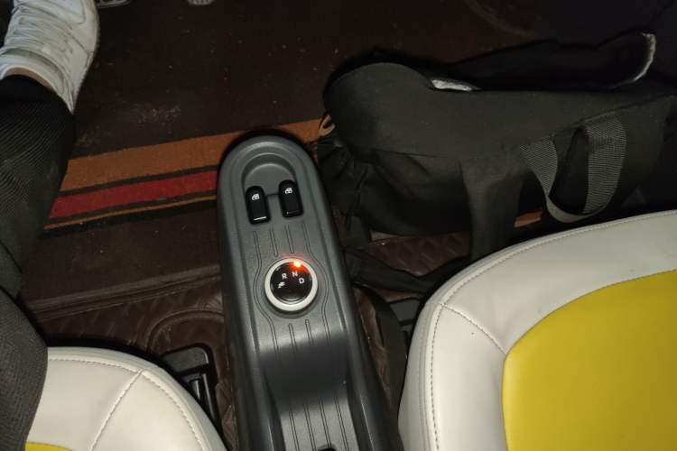 Used Wuling Hongguang MINIEV 2021 Macaron Fashion Model Lithium Iron Phosphate Gear Lever