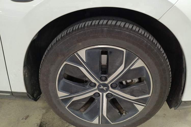 Used XPeng P5 2021 550G Right Front Wheel Hub