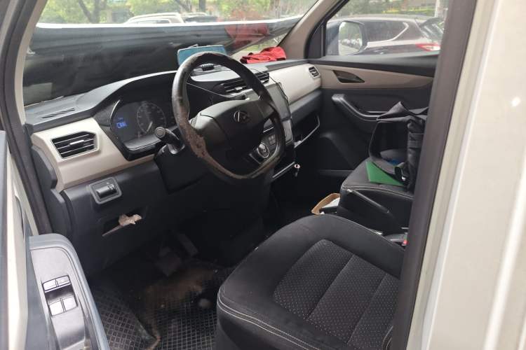 Used SAIC MAXUS EV30 2021 Pure Electric Smart Logistics Expert with Long Wheelbase—CATL