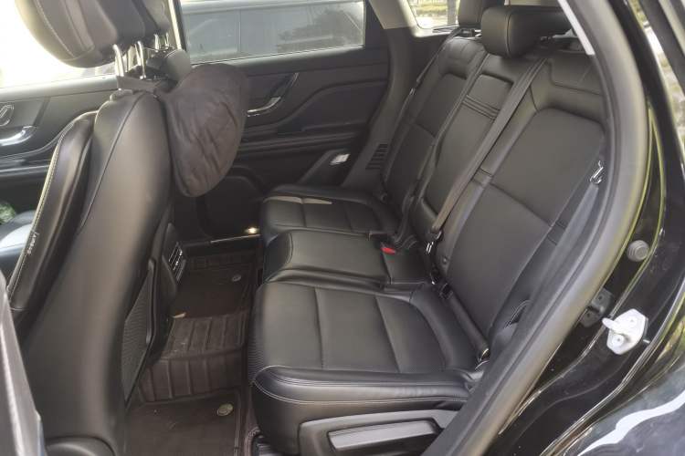 Used Lincoln Corsair 2022 2.0T Two-Wheel Drive Deluxe Edition Interior 4