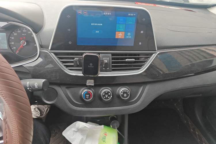 Used Baojun 310 2017 1.5L Automatic Fashion Model Audio And AC Panel