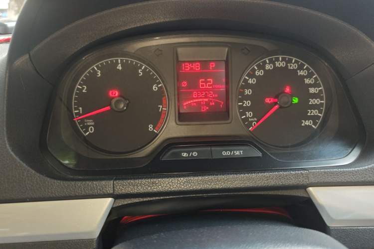 Used Volkswagen Jetta 2015 Value Edition 1.6L Automatic Comfort Version Odometer Close Up