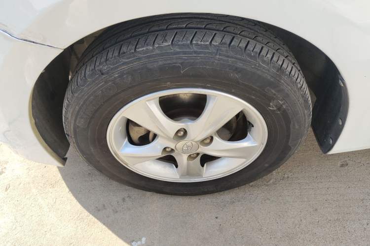 Used Hyundai Verna (older generation) 2016 1.4L Automatic Smart GLS Left Front Wheel Hub