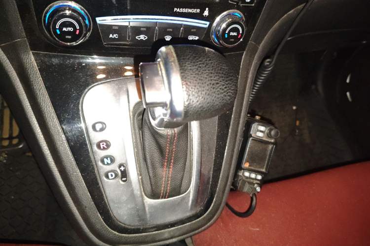 Used Haval H6 2013 Upgraded Model 2.4L Automatic Two-Wheel Drive Prestige Version
