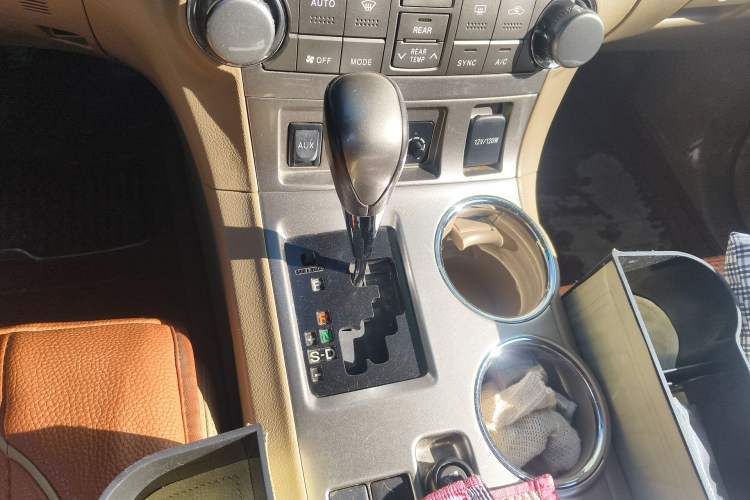 Used Toyota Highlander 2012 2.7L Two-Wheel Drive 7-Seater Luxury Edition Gear Lever