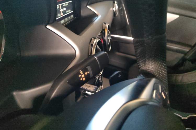 Used Mercedes-Benz GLK-Class 2015 GLK 260 4MATIC Dynamic Edition Ultimate Version Gear Lever