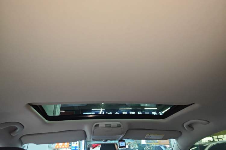 Used Volkswagen Magotan 2015 Facelift 1.8TSI Luxury Model Headliner