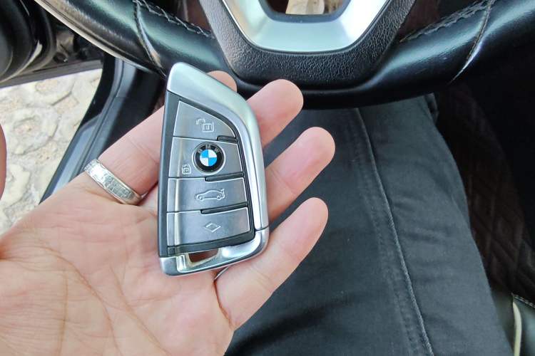 Used BMW 5 Series 2019 530Li Leading Model Luxury Package Vehicle Key