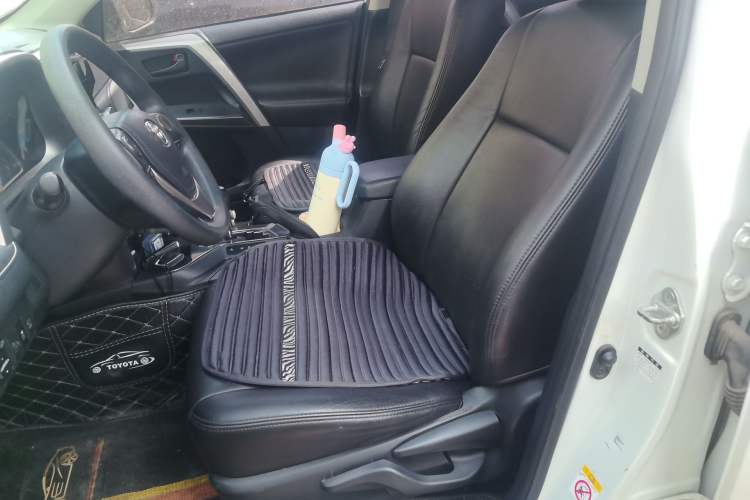 Used Toyota RAV4 2016 2.0L CVT Two-Wheel Drive Fashion Edition China V Standard Left Front Seat