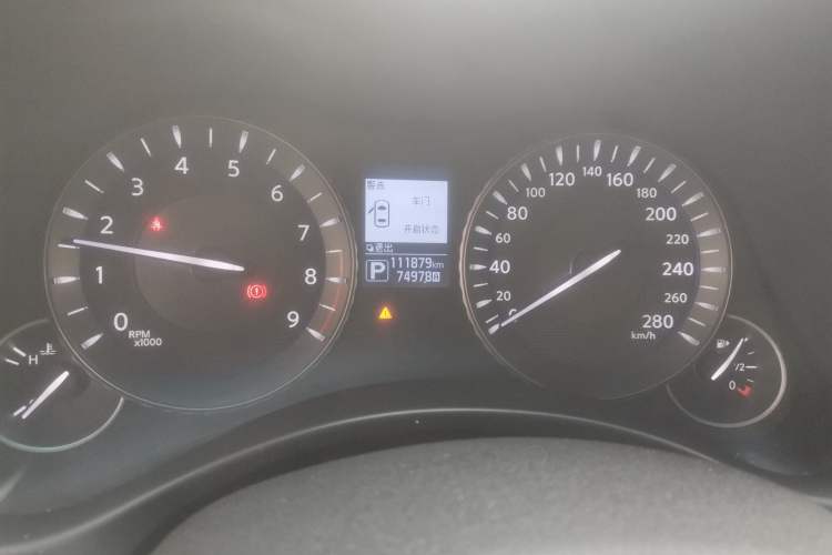 Used Infiniti Q70 2015 Q70L 2.5L Elite Edition Odometer Close Up