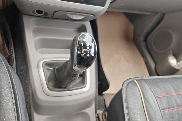 Used BAIC Weiwang M20 2014 1.5L Comfort Version BJ415B Gear Lever