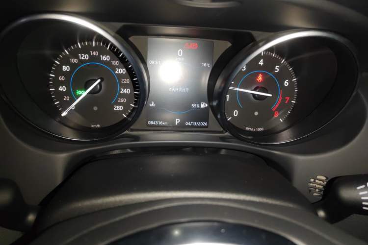 Used Jaguar XEL 2019 2.0T 200 PS Luxury Edition Odometer Close Up