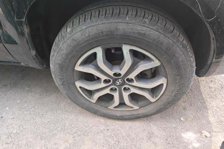 Used Hyundai Tucson 2013 2.0L Manual Two-Wheel Drive Fashion Edition Right Front Wheel Hub