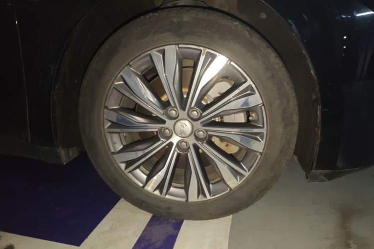 Used Hongqi E-QM5 2022 431 km Charge & Enjoy Edition