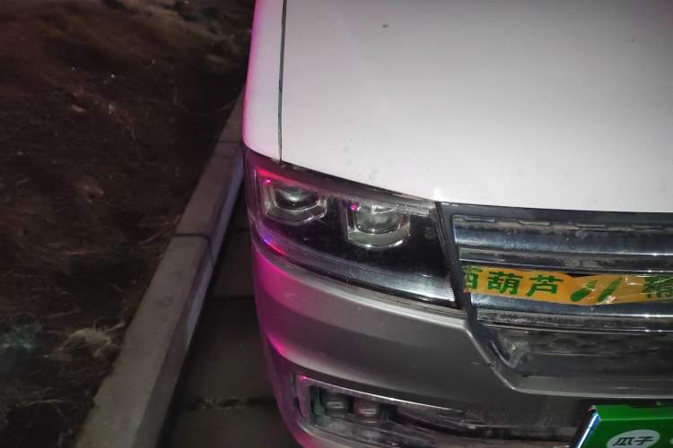 Used Jinbei New Hiace S 2021 1.6L Wealth Model Non-Air-Conditioned Version China VI Standard SWD16M Bus Right Front Headlight