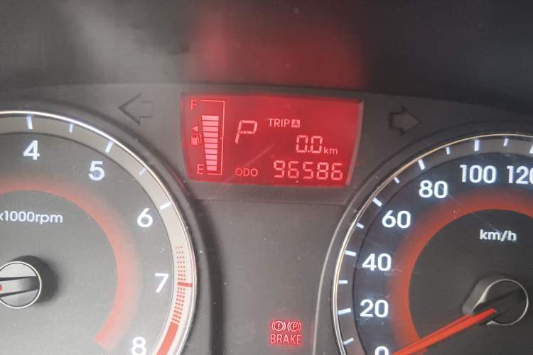 Used Hyundai Verna (older generation) 2010 Sedan 1.4L Automatic Fashionable GT Model Odometer Close Up