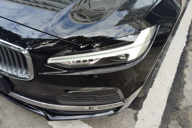 Used Volvo S90 New Energy 2025 Plug-in Hybrid Four-Wheel Drive Long-Range Zhiyi Luxury Edition Left Front Headlight