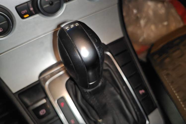 Used Volkswagen Magotan 2015 2.0 TSI Luxury Model Gear Lever