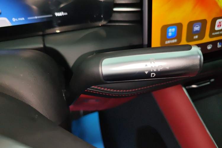 Used Hima AITO M5 2025 Extended-Range Ultra Rear-Wheel-Drive Version Gear Lever