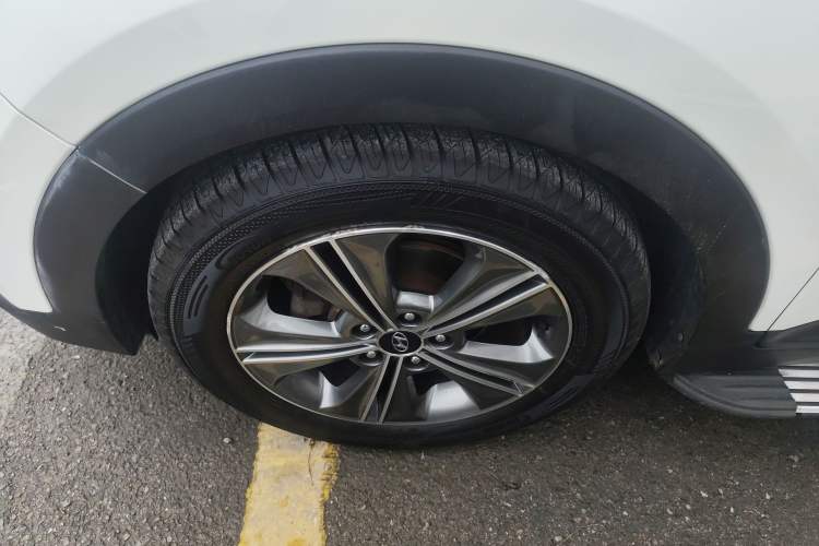 Used Hyundai ix25 2015 1.6L Automatic Two-Wheel Drive Smart GLS Trim Left Front Wheel Hub