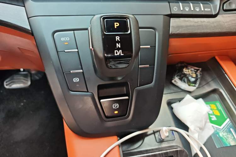 Used Juntian Black Warrior Youth 2025 2.0T Gasoline Top-of-the-Line Version Gear Lever