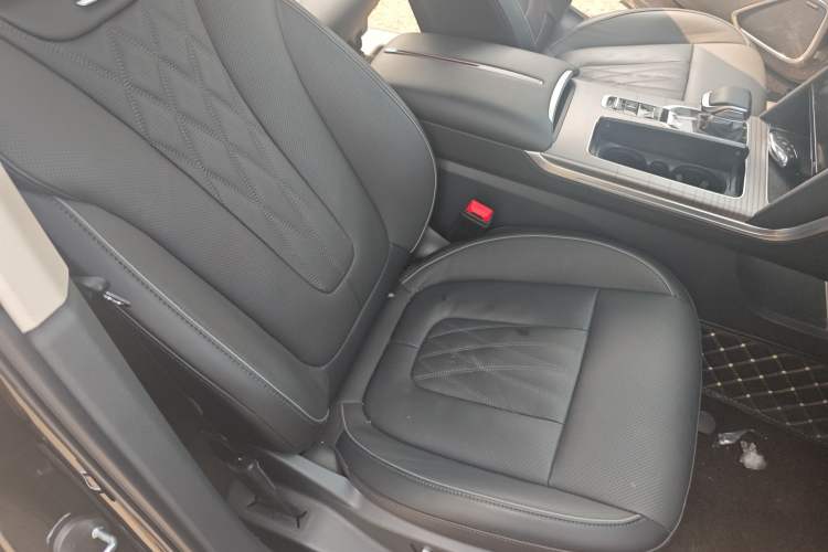 Used Hongqi HS7 PHEV 2024 2.0T PHEV Four-Wheel Drive Flagship Edition 7 Seats
