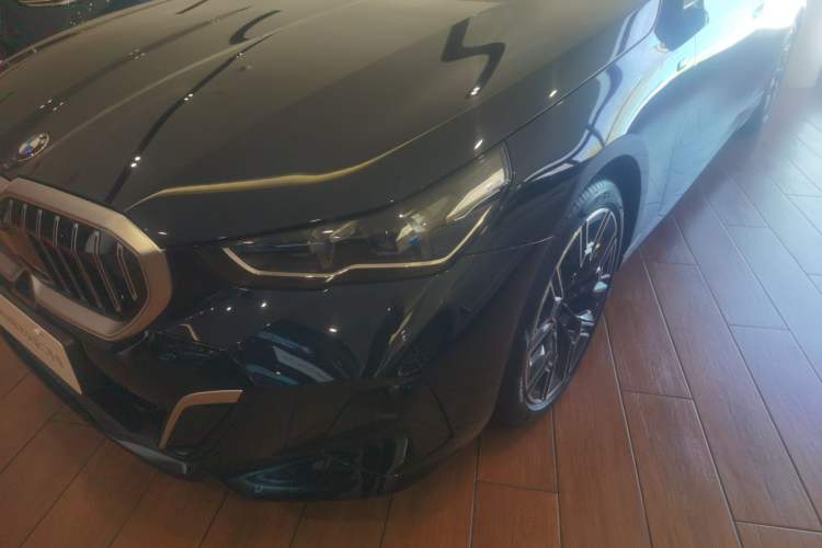 Used BMW 5 Series 2025 530Li Luxury Edition M Sport Package
