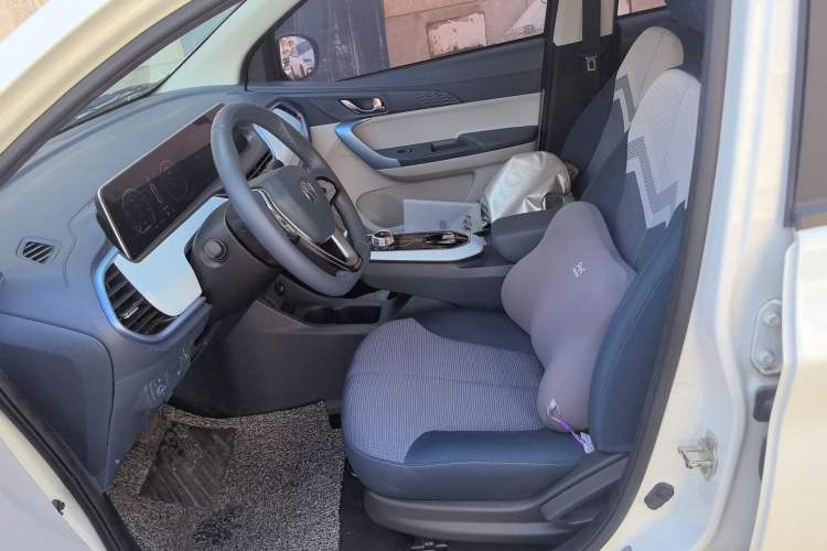 Used CHANGAN Benni E-Star 2022 Charming Edition Colorful Model Lithium Iron Phosphate Left Front Seat